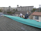 工事着工～既存大屋根部（南面）屋根材撤去及び下地コンパネからルーフィング貼り